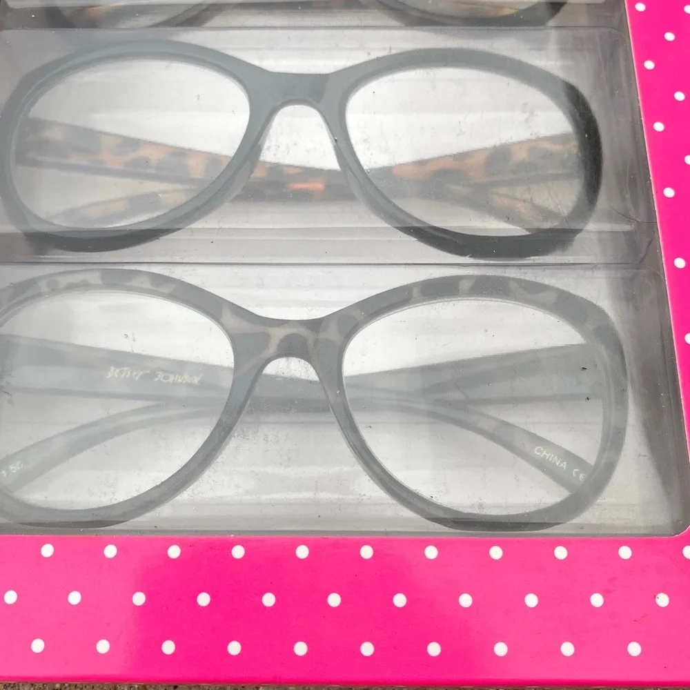 BETSEY JOHNSON readers 1.50 reading glasses cats eye tortoiseshell print set 3pc